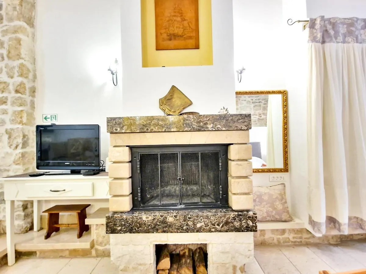 Jackie'S Little Stone House Apartment Split
