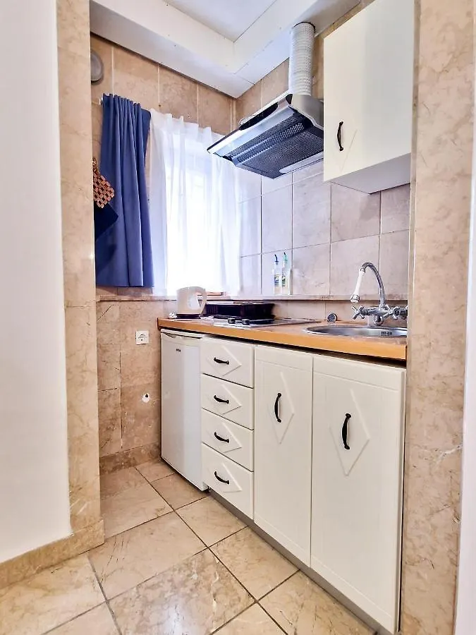 Jackie'S Little Stone House Apartment Split